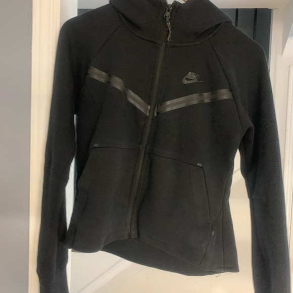 Nike tech women’s , been tailored at waist - Picture 2 of 3